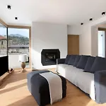 La Del Villa *